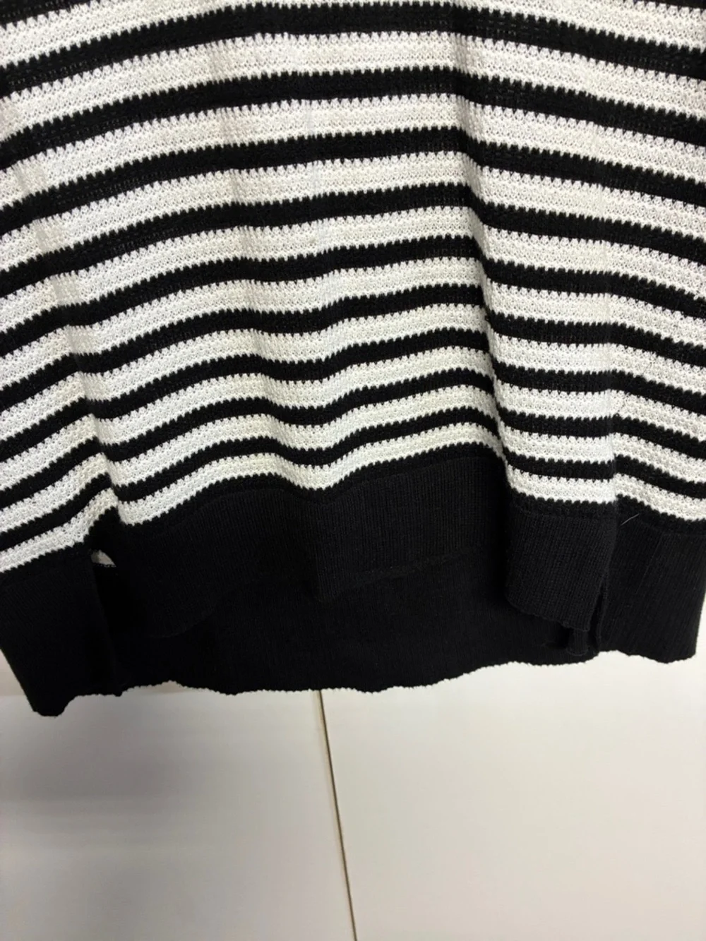 White House Black Market Black White Striped V Neck Sweater Women’s Small